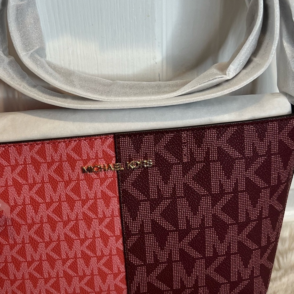 MICHAEL KORS JET SET TRAVEL TWO-TONE LOGO CROSSBODY BAG - Picture 9 of 10